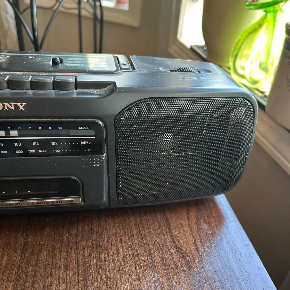 VTG Sony CFS-200 Stereo FM/AM Radio Cassette Recorder Compact Boombox Working